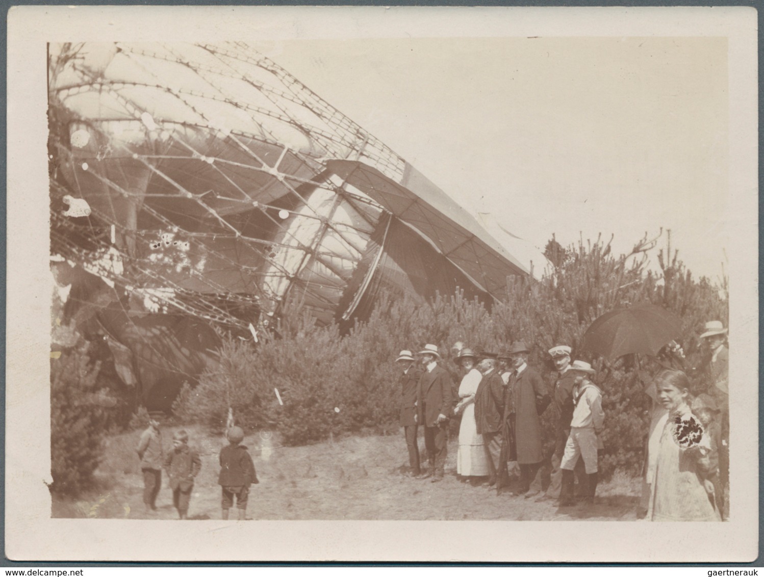 Thematik: Zeppelin / zeppelin: 1913 (ca). Rare, perhaps unique, collection of 22 original photograph