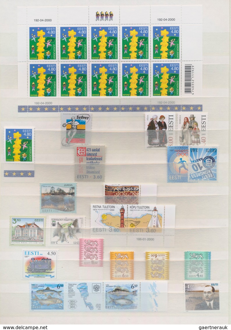 Estland: 1991/2007 (ca.), ca. 400 covers, cards and postal stationeries in a thick folder, and a dup