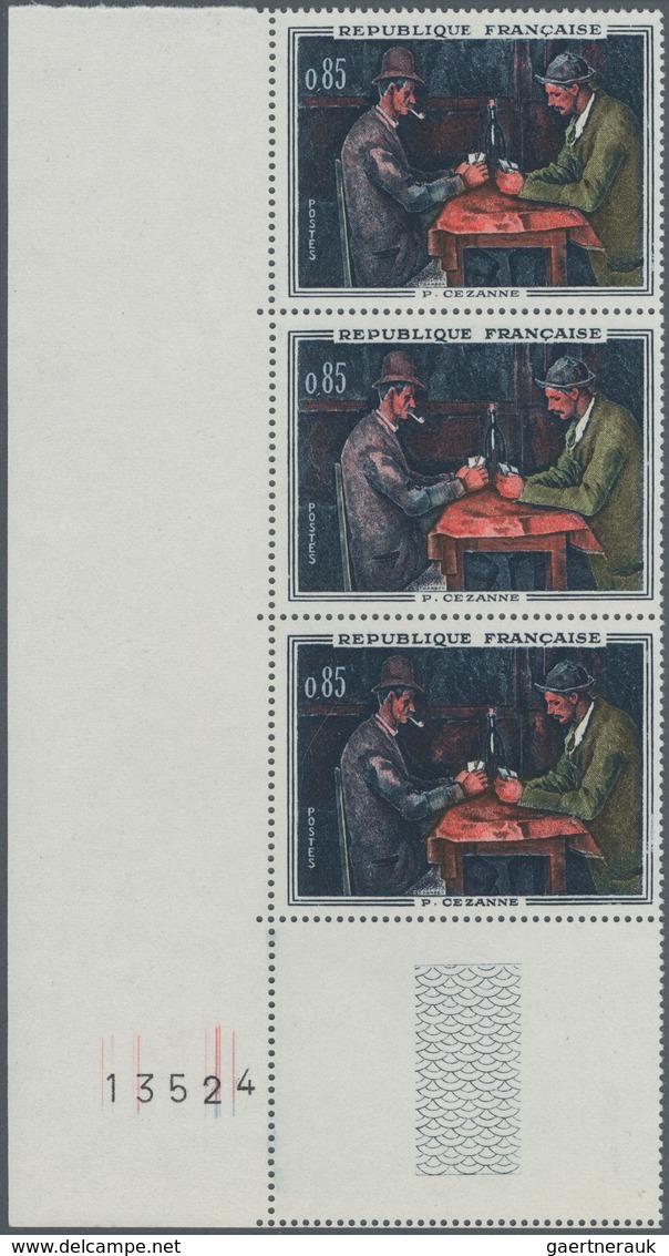 Frankreich: 1940/1966, comprehensive MNH stock, well filled and sorted on stockcards, mainly commemo