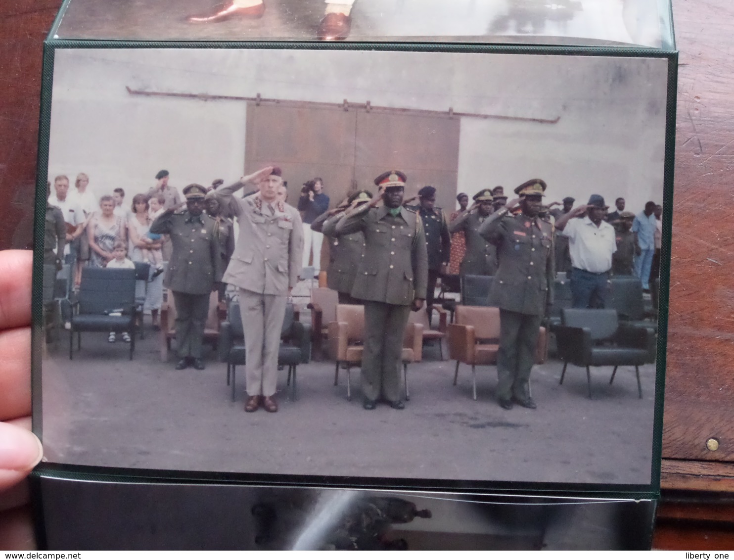 Belgen op bezoek / Visite bij Militairen in CONGO > Ceremonie > Feest ( Anno 19?? ) See / Voir / Zie > Photo Album !
