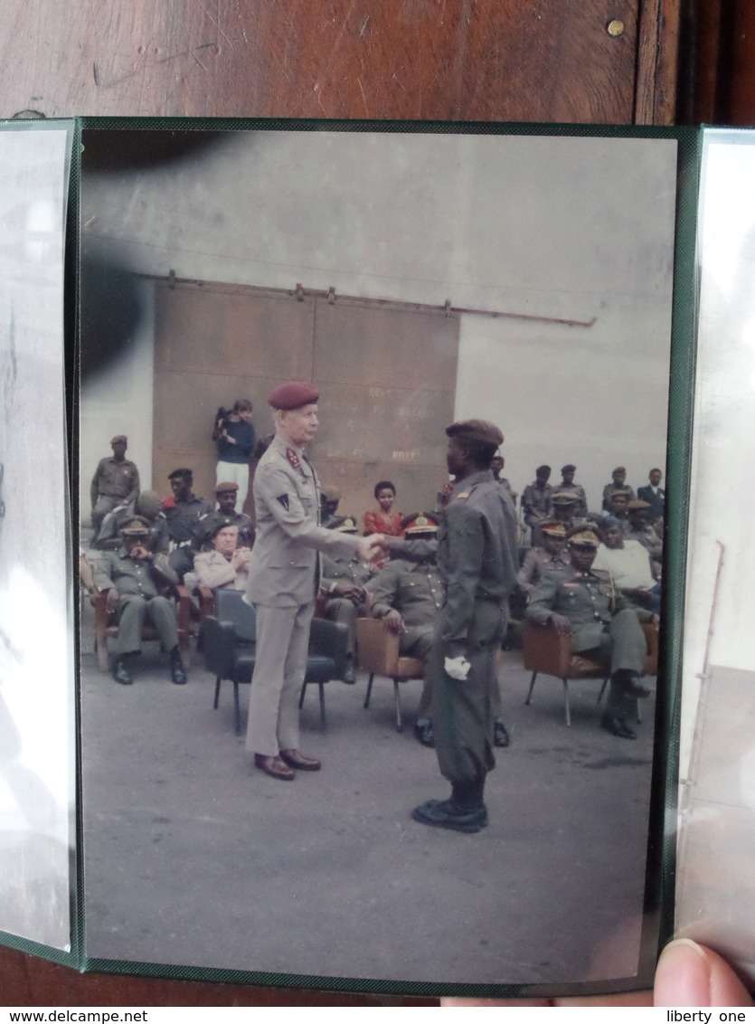 Belgen op bezoek / Visite bij Militairen in CONGO > Ceremonie > Feest ( Anno 19?? ) See / Voir / Zie > Photo Album !