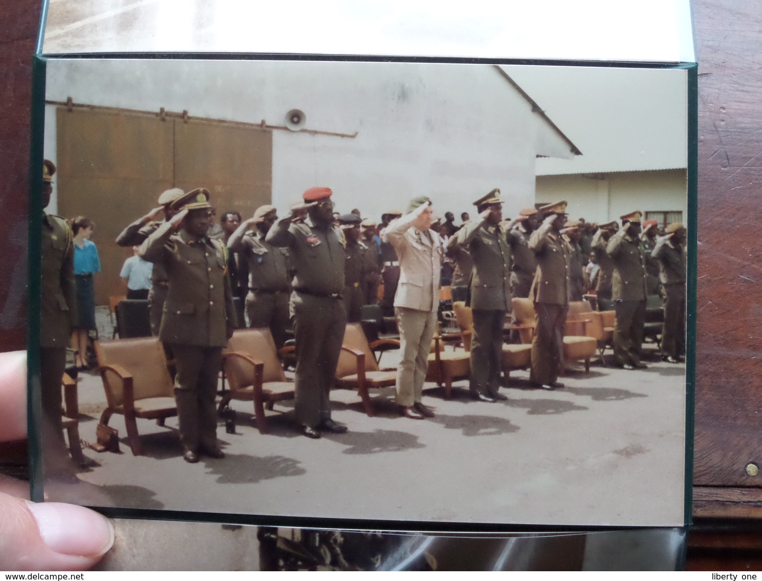 Belgen op bezoek / Visite bij Militairen in CONGO > Ceremonie > Feest ( Anno 19?? ) See / Voir / Zie > Photo Album !