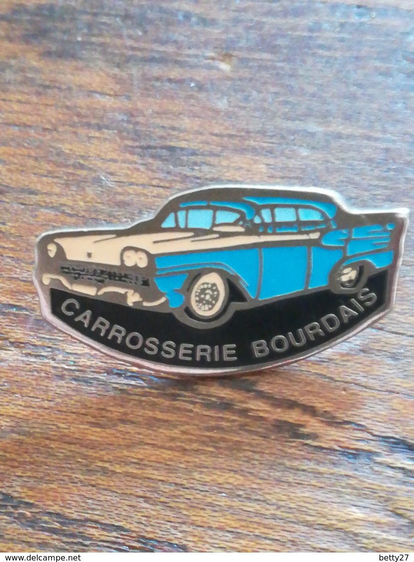 Pin' S  Automobile Américaine. Carrosserie BOURDAIS P 60 - Unclassified