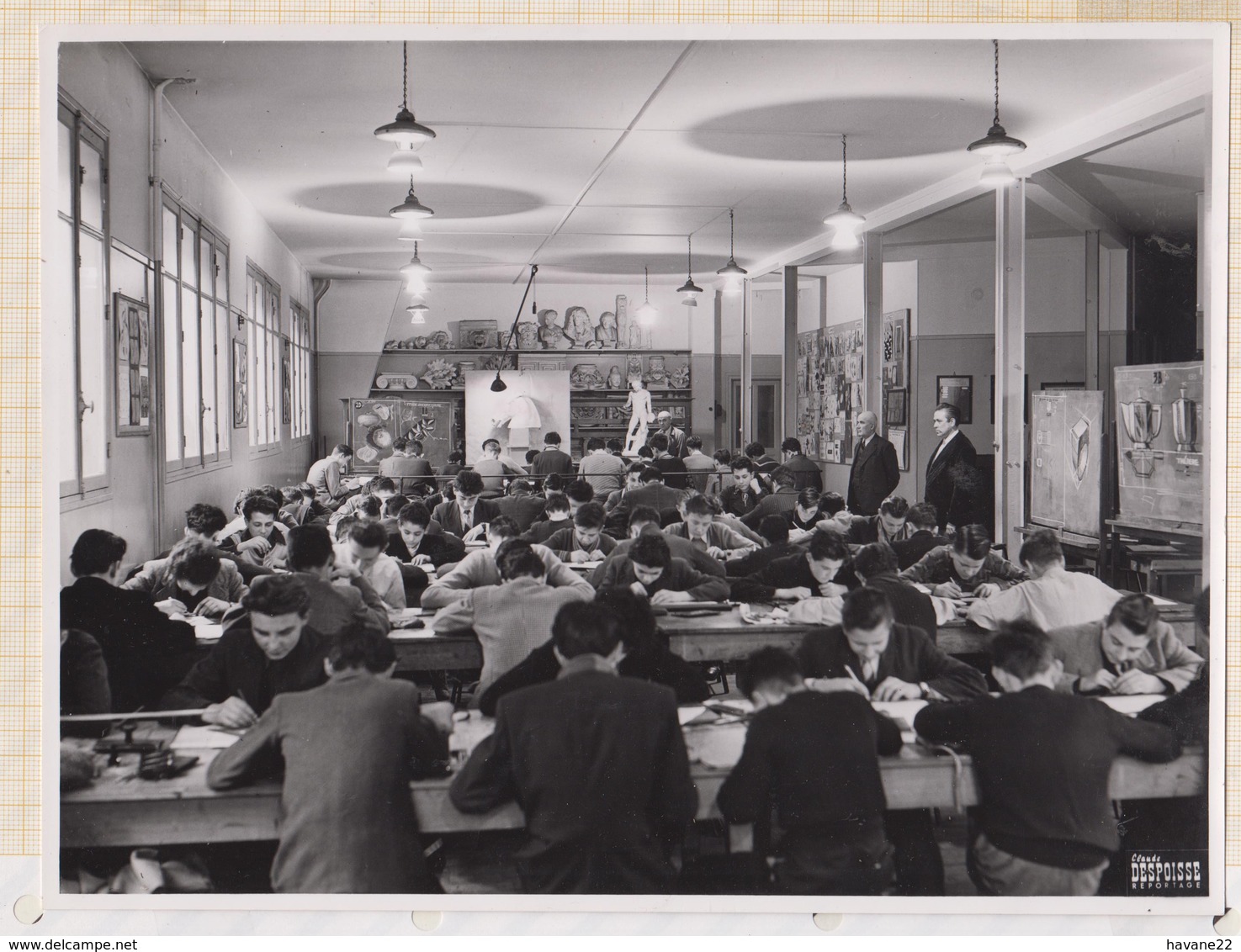 PHOTO CLAUDE DESPOISSE PARIS SALLE DE CLASSE   24X18 CM - Lieux