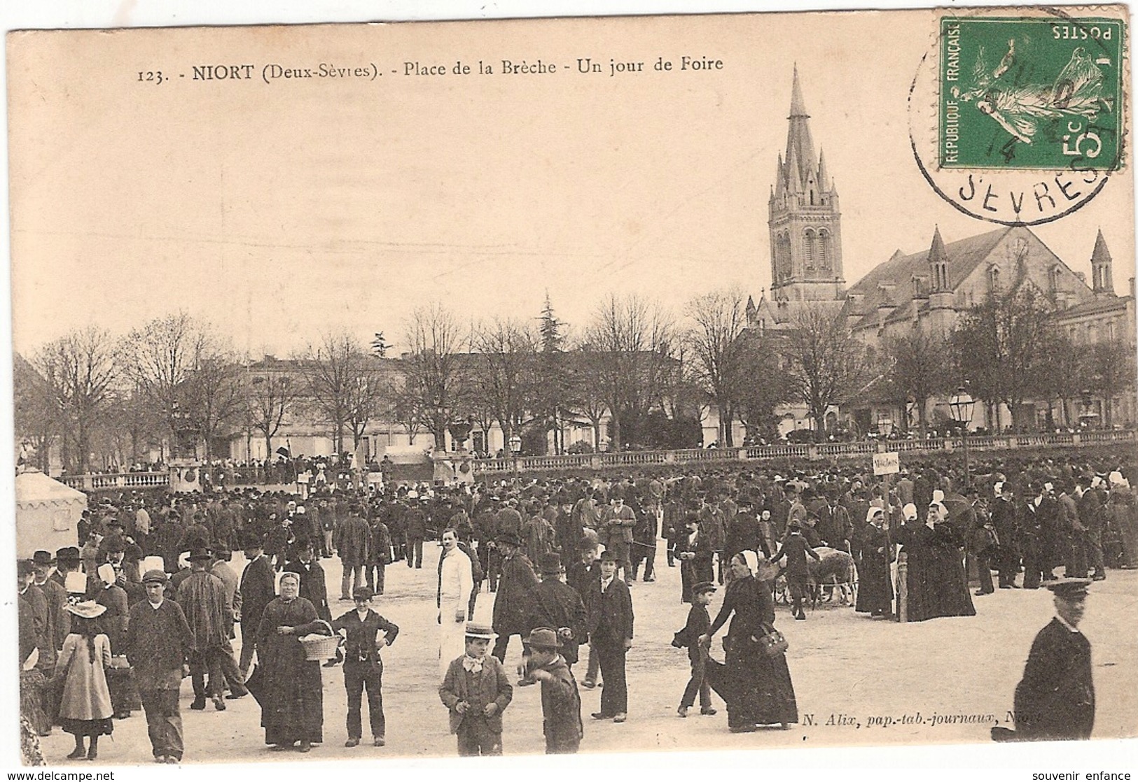 CPA Niort Place De La Brèche Un Jour De Foire 79 Deux Sèvres - Niort