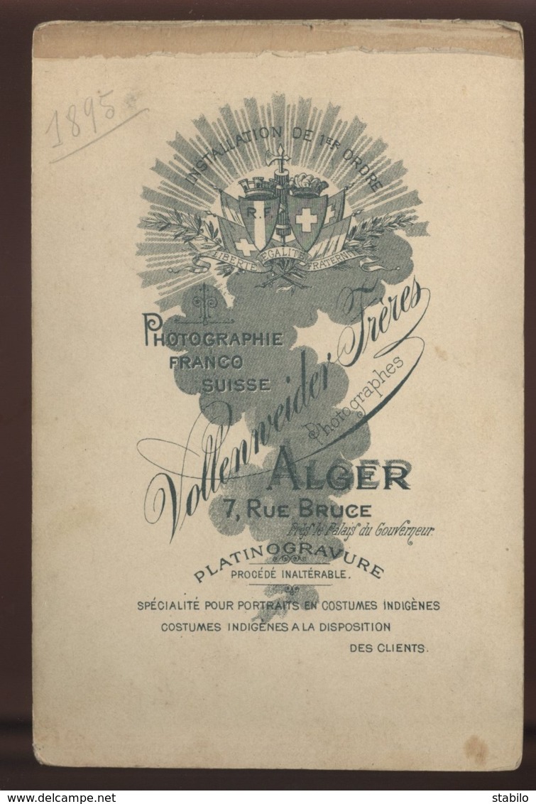 ALGERIE - PERSONNAGE EN COSTUME INDIGENE EN 1895 - PHOTOGRAPHIE VOLLENWEIDER, 7 RUE BRUCE ALGER - Places
