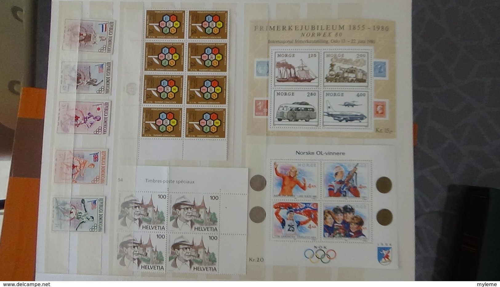 Collection de timbres, blocs (dont 29 carnets ** + 9 pubs ** de Belgique ) ** de divers pays du monde ... Très sympa !!!