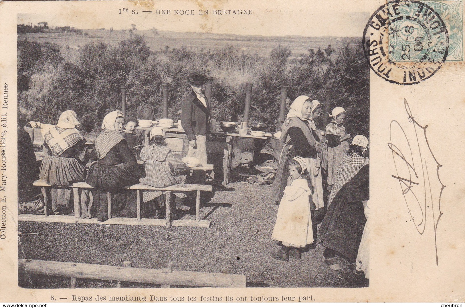 BRETAGNE . CPA.  SÉRIE UNE NOCE EN BRETAGNE N°8 . " REPAS DES MENDIANTS. DANS LES FESTINS ILS ONT TOUJOURS LEUR PART ". - Bretagne