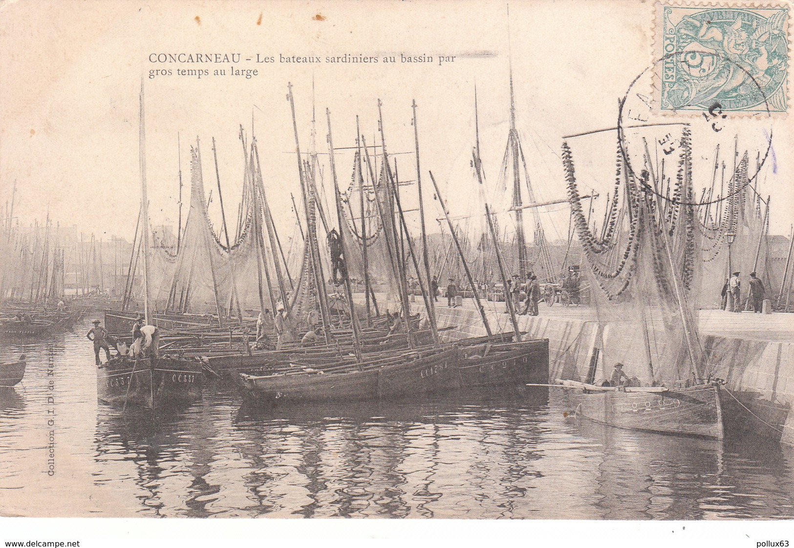 CPA CONCARNEAU (29) LES BATEAUX SARDINIERS AU BASSIN PAR GROS TEMPS AU LARGE - Concarneau