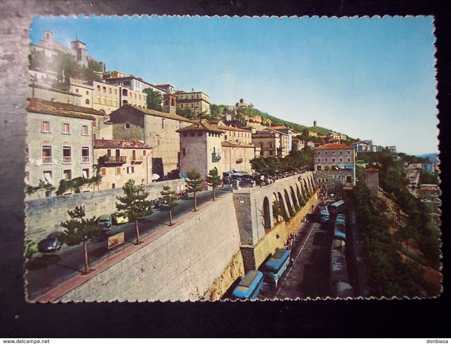 San Marino: Stazione Autocorriere E Panorama. Cartolina Anni '60 (affrancature Commemorative) - San Marino