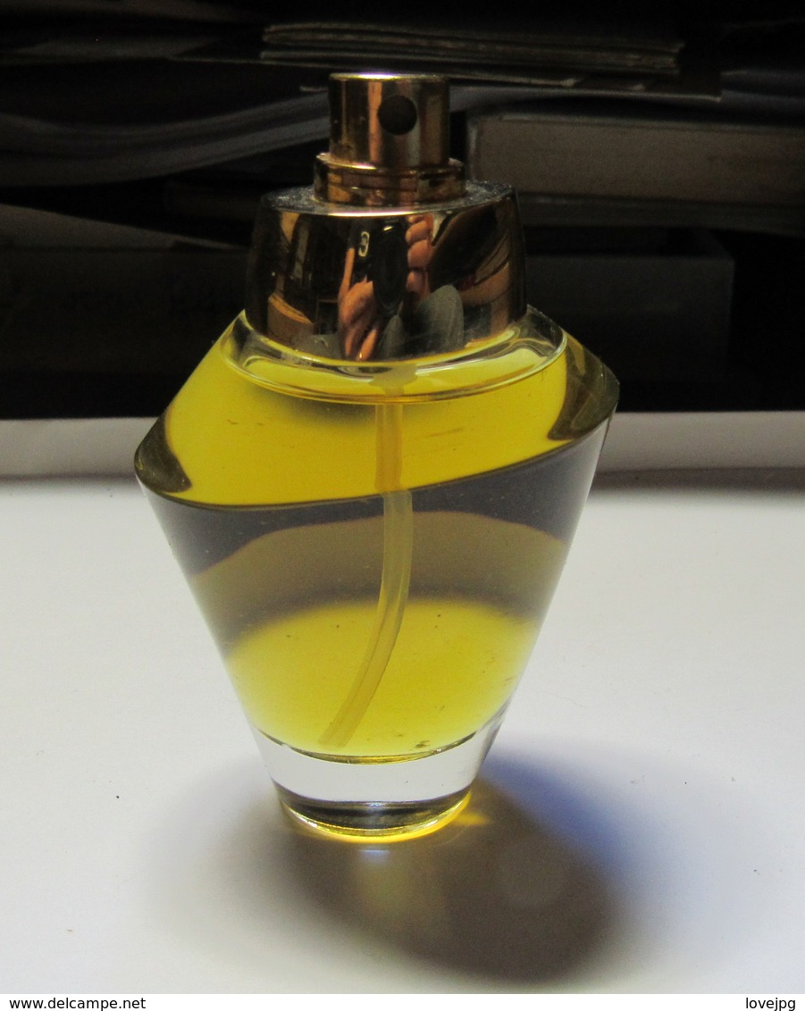 Flacon De Parfum Volupté Oscar De La Renta  Sans Bouchon Quasi Plein Vrais Parfum D' Origine 50ml - Non Classés