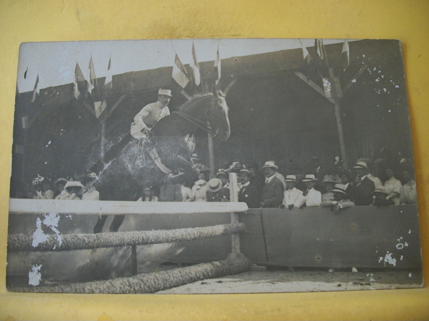 L13 208 RARE CPA PHOTO - CONCOURS DE SAUT D'OBSTACLE. EDITEUR : MARPO RUE GAMBETTA ROYAN - BELLE ANIMATION - Hippisme