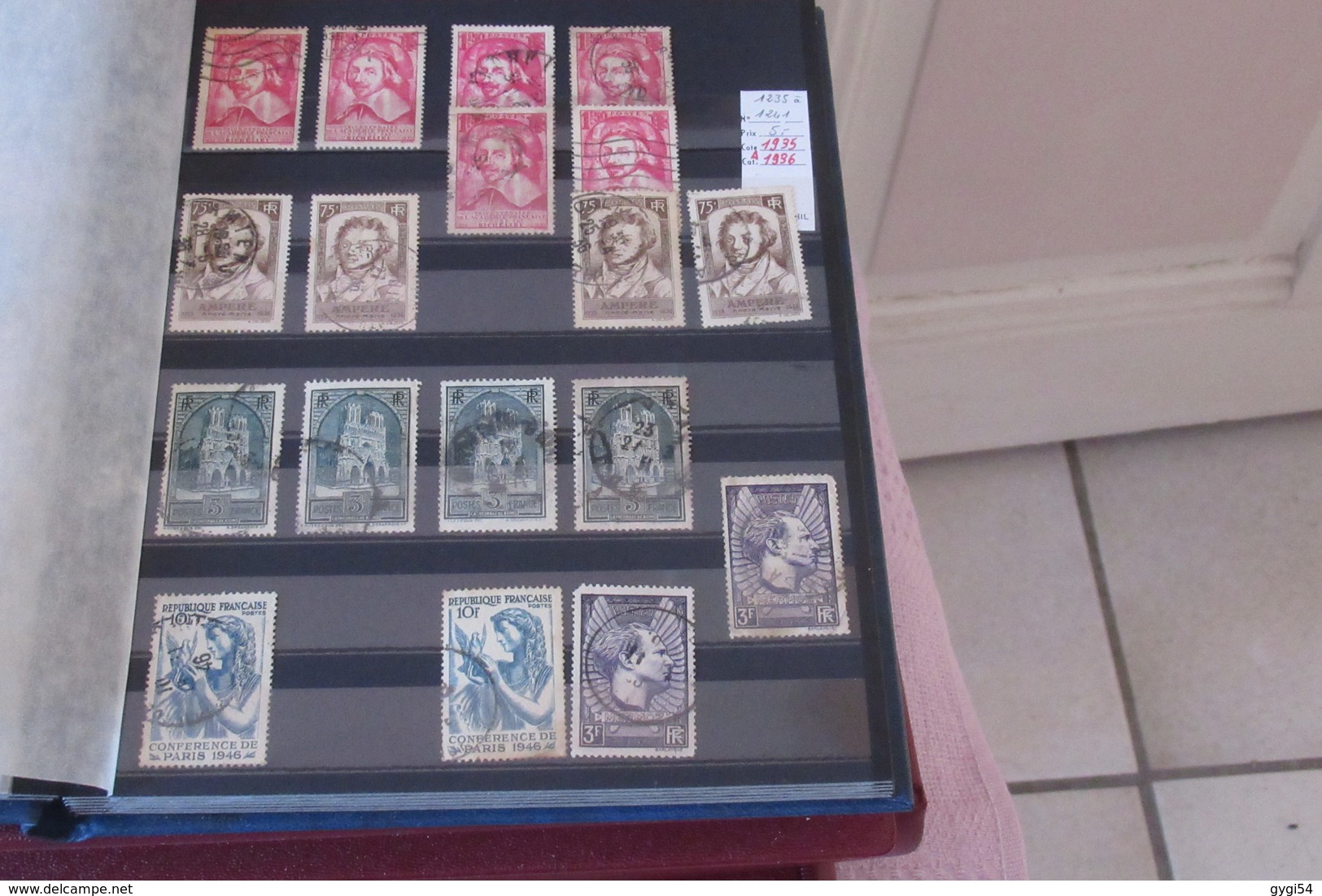 3  classeurs   de timbres oblitérés et Prêt à Poster des timbres classiques  aux semi - modernes et Modernes 43 scans