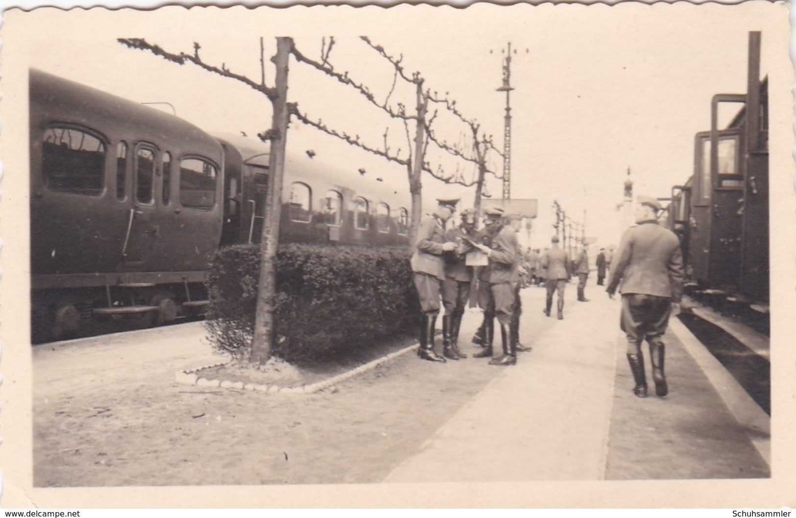 2 Original Fotos Von Deutschen Soldaten In Le Mans - Guerre, Militaire