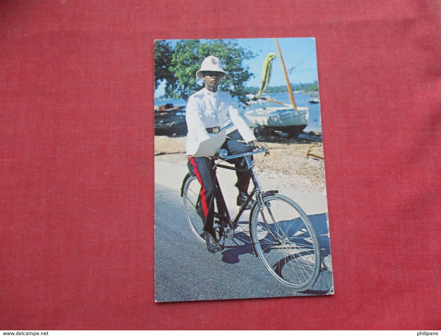 Policeman On Bicycle Bahama Islands     Stamp  & Cancel   -ref 3411 - Police - Gendarmerie