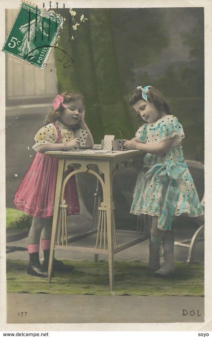 Petites Filles  Jouant Aux Cartes .  . Playing Cards - Cartes à Jouer