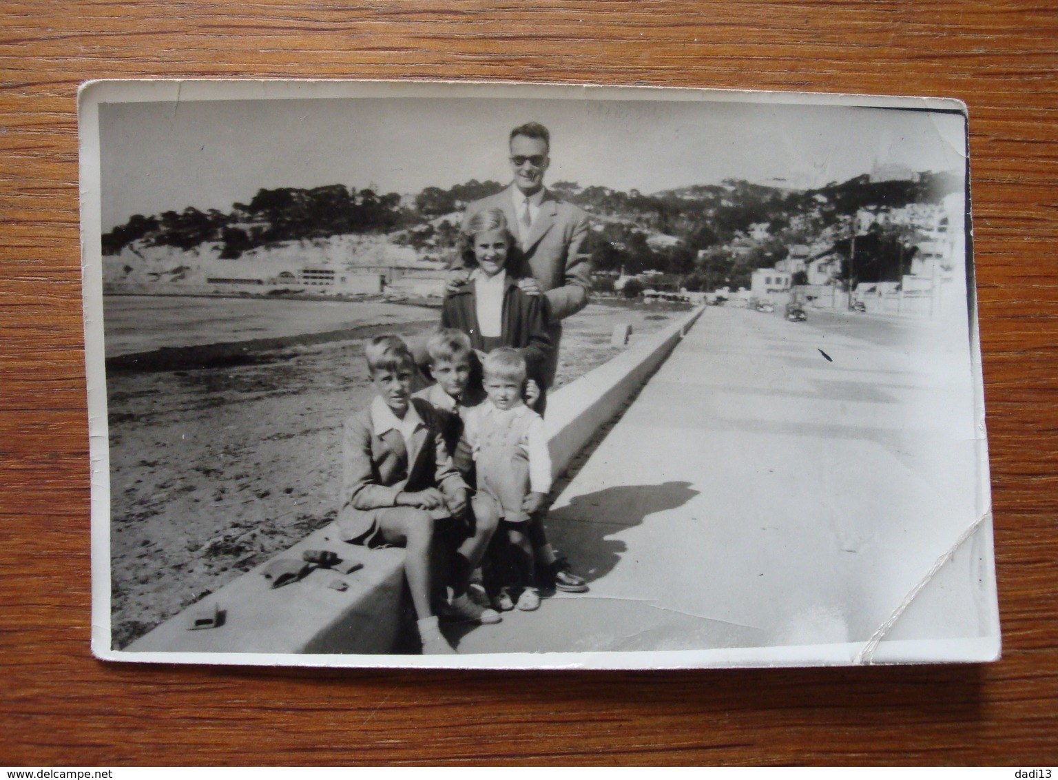 Père Et Ses Enfants Plages Du Prado Marseille- 1952 - Personnes Anonymes