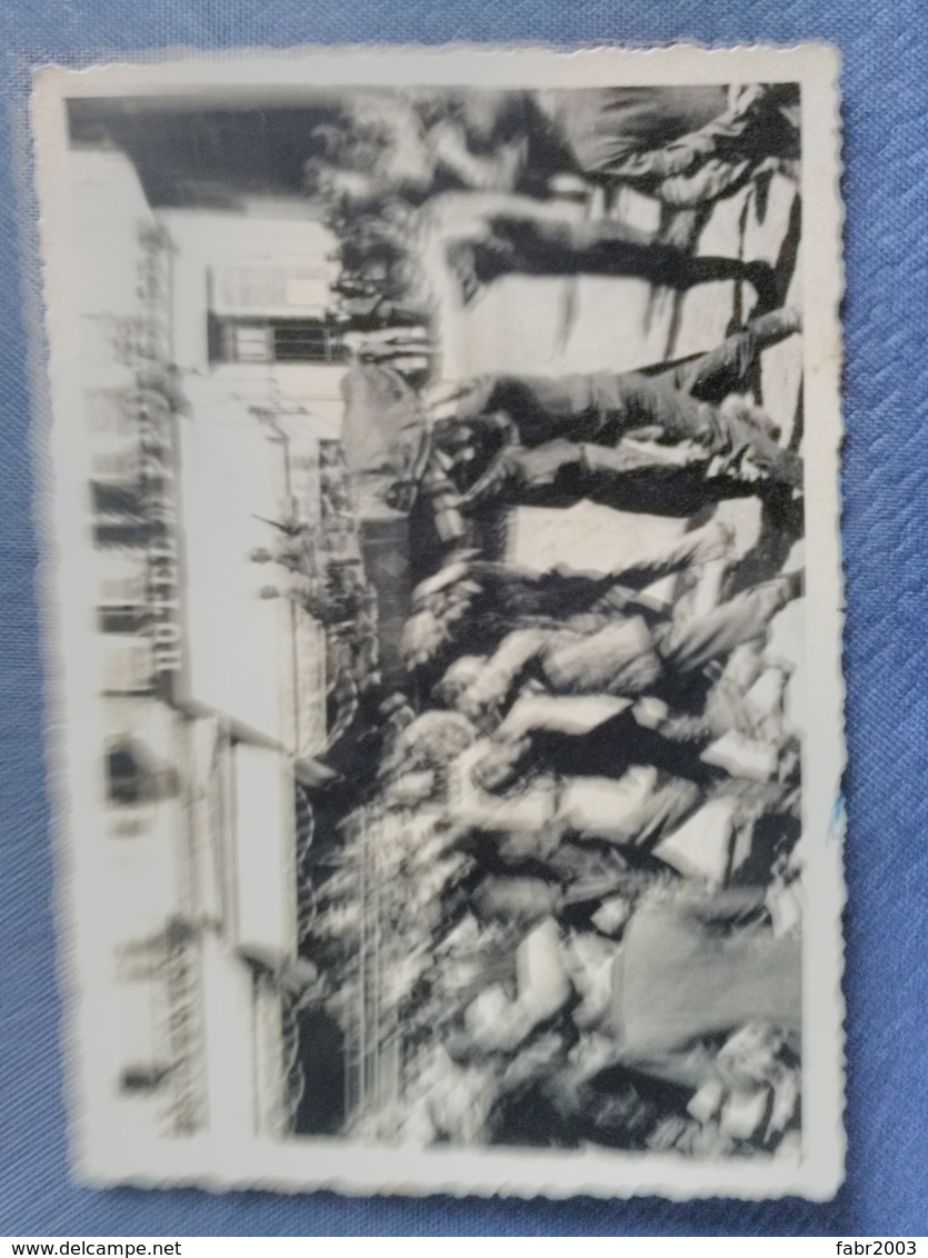 Libération De Villefranche Sur Saône, Journée Des 2-4 Septembre 1944. Prisonniers Face Hôtel De Provence. Rare - Villefranche-sur-Saone