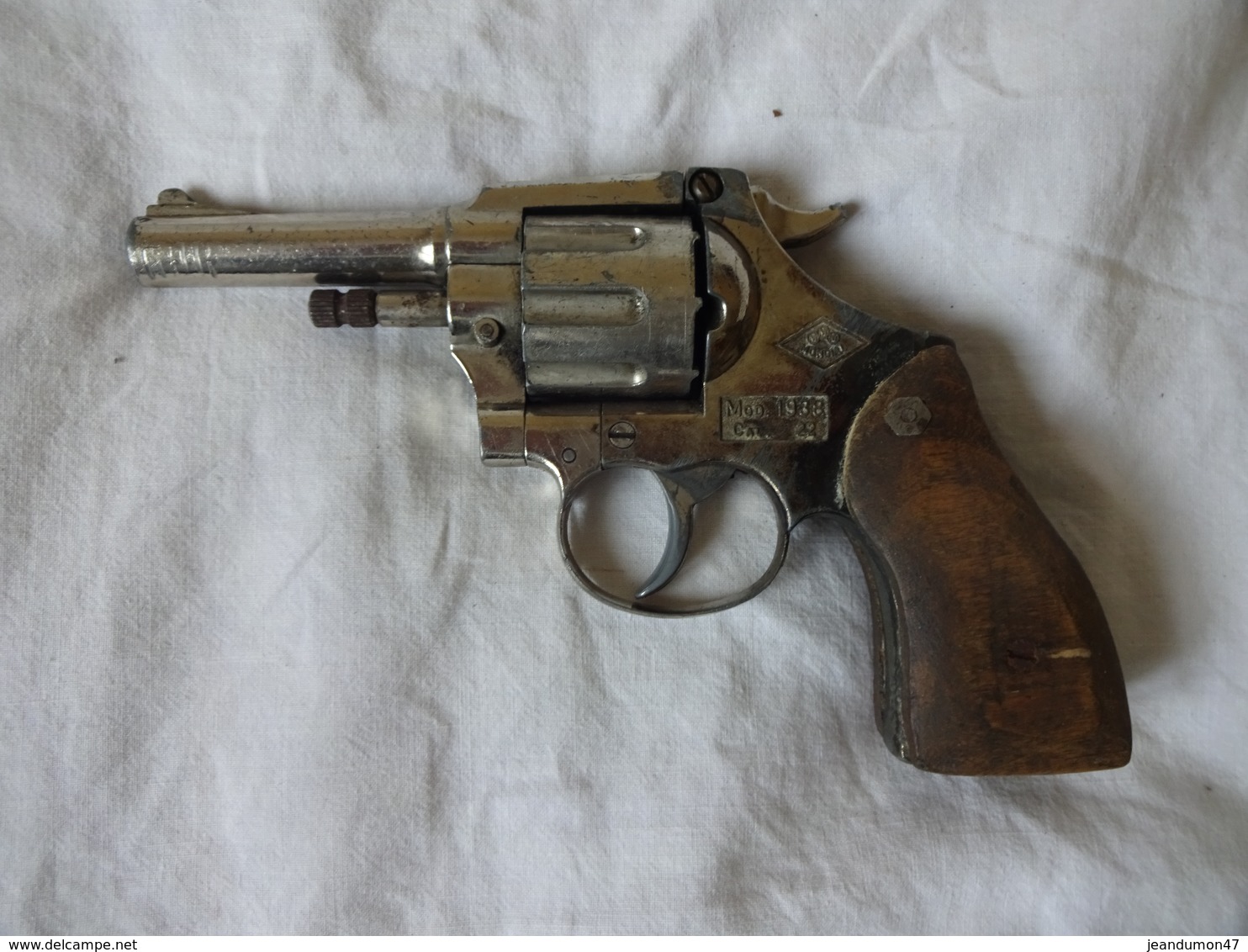 REVOLVER D'ALARME A BLANC EIG MONDIAL MOD. 1938 CAL : 22. - Armes Neutralisées