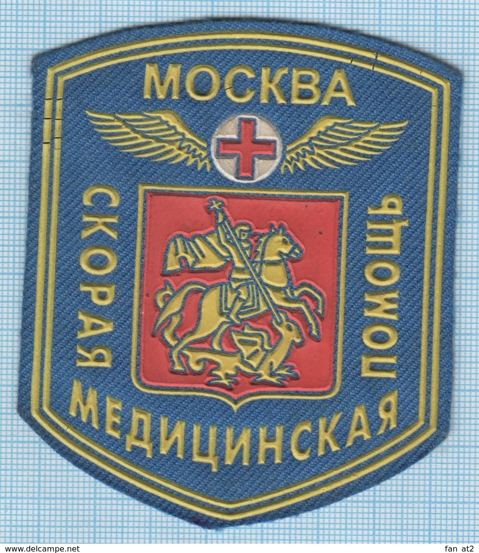 RUSSIA / Patch Abzeichen Parche Ecusson / Emergency. The Medicine. Moscow 1990s - Stoffabzeichen