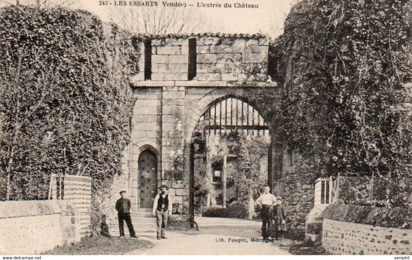 CARTE  VENDEE - LES ESSARTS - L'ENTREE DU CHATEAU - Les Essarts