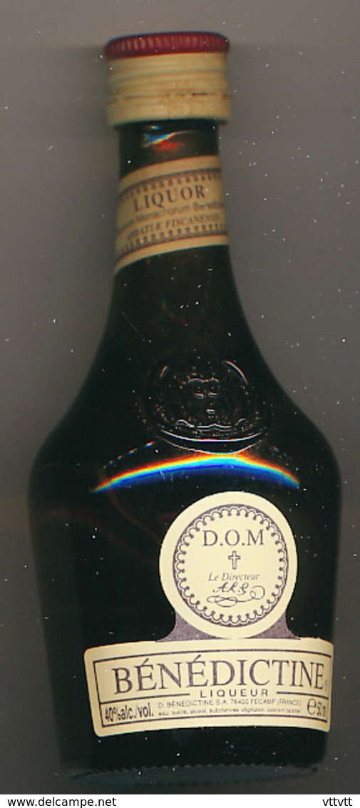 Mignonnette : Liqueur BENEDICTINE D.O.M., Pleine, Inscription Bénédictine Et Blason Gravés Dans Le Verre - Mignonnettes