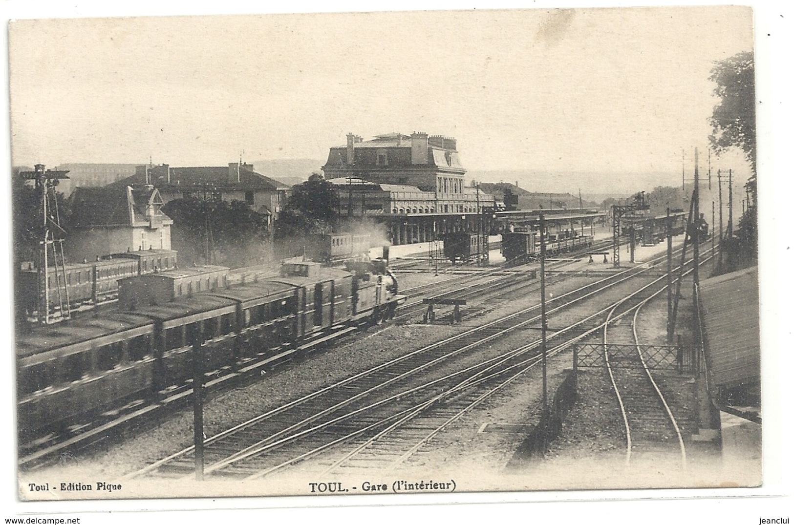 TOUL . GARE ( Interieur ) + NOMBREUX TRAIN . CACHET " TRESOR ET POSTE - 91 " AU VERSO . 2 SCANES - Toul