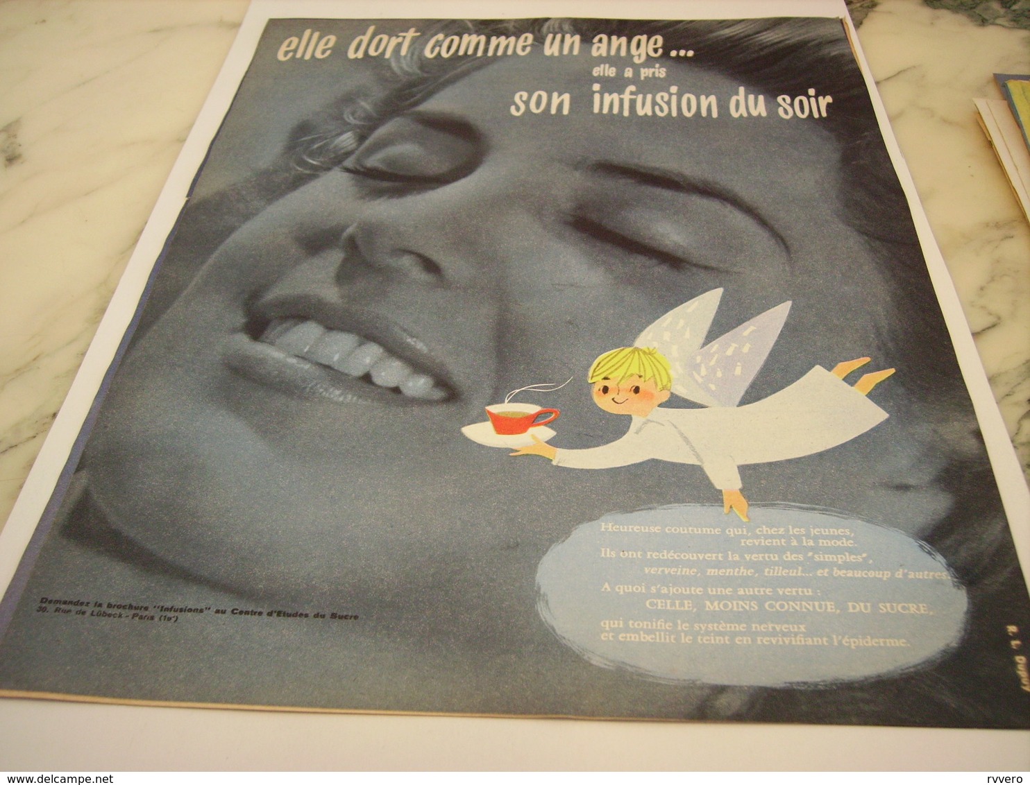 ANCIENNE PUBLICITE ELLE DORT COMME UN ANGE INFUSION DU SOIR 1958 - Posters