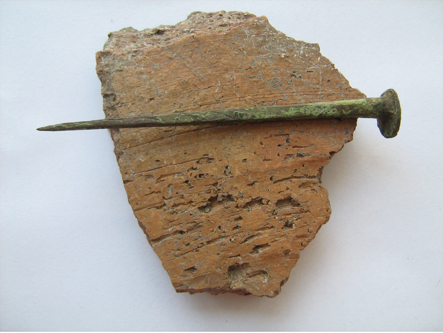 Medieval Bronze Nail. Green Patina - Archéologie