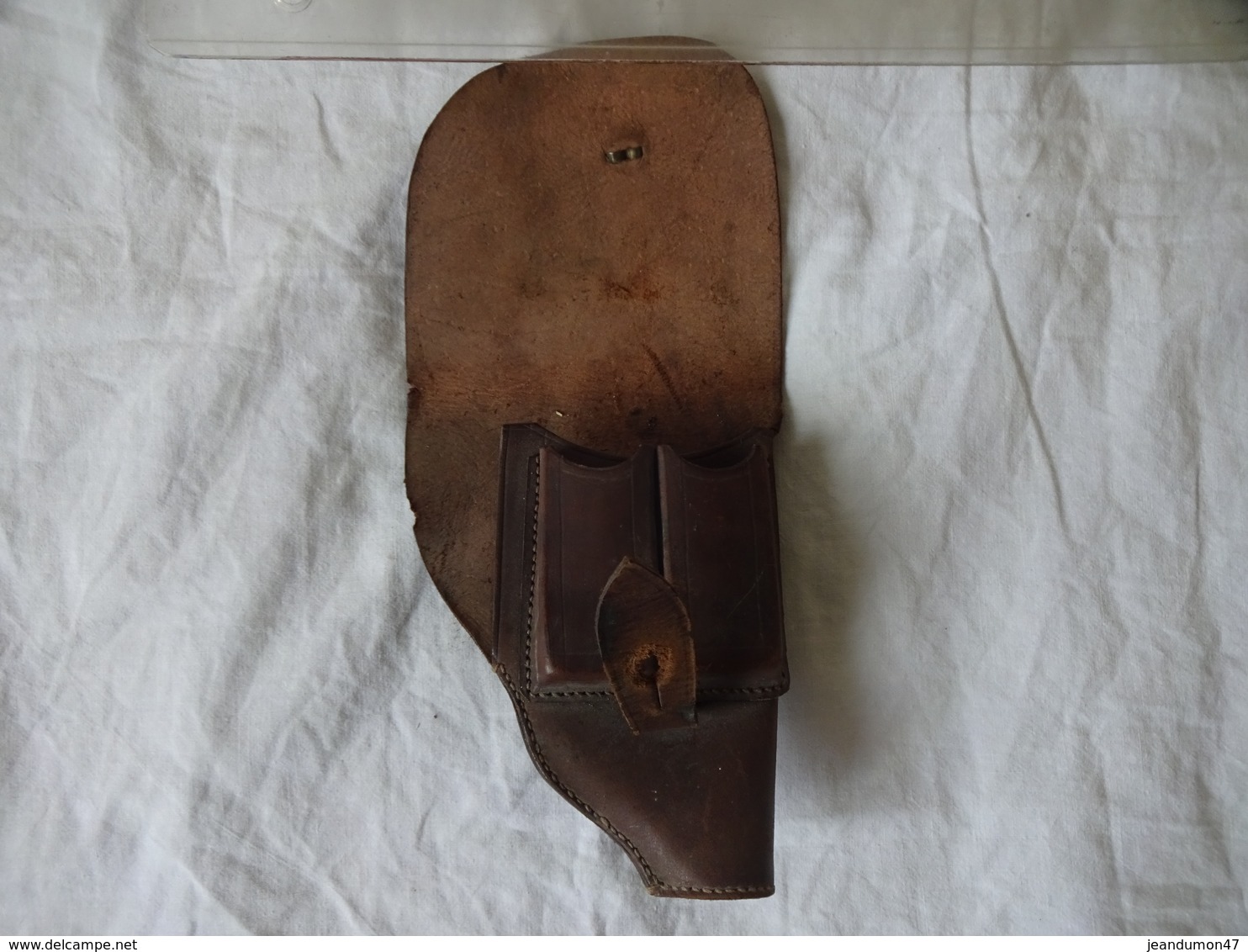 A IDENTIFIER ANCIEN PETIT HOLSTER POUR REVOLVER  6,35 AVEC 2 PORTE ETUIS. ( VOIR PHOTOS ET DIMENSIONS )