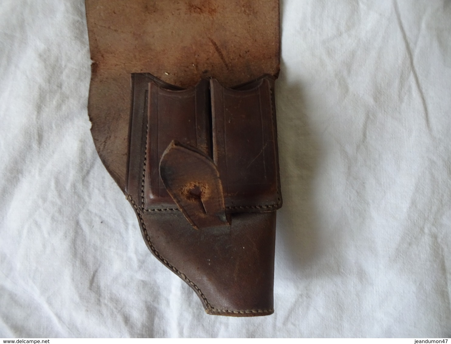 A IDENTIFIER ANCIEN PETIT HOLSTER POUR REVOLVER  6,35 AVEC 2 PORTE ETUIS. ( VOIR PHOTOS ET DIMENSIONS )