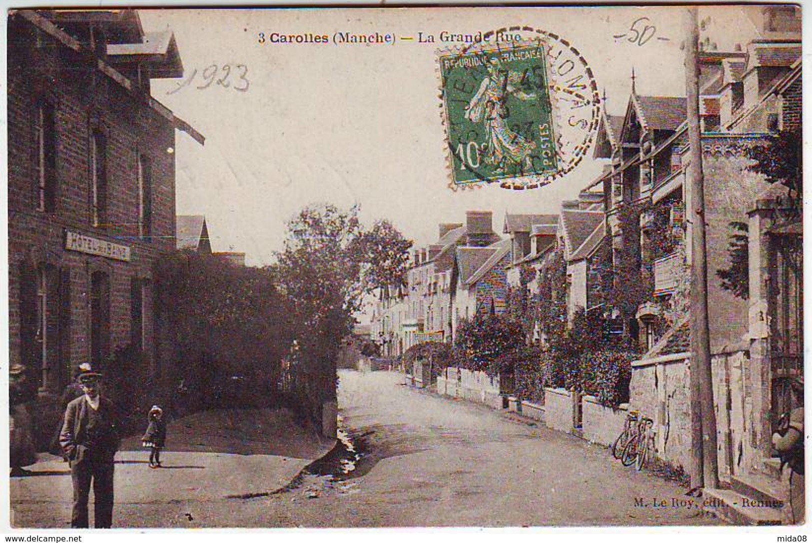 50. CAROLLES . LA GRANDE RUE . ANIMEE . HOTEL DES BAINS . Editeur LE ROY - Autres & Non Classés