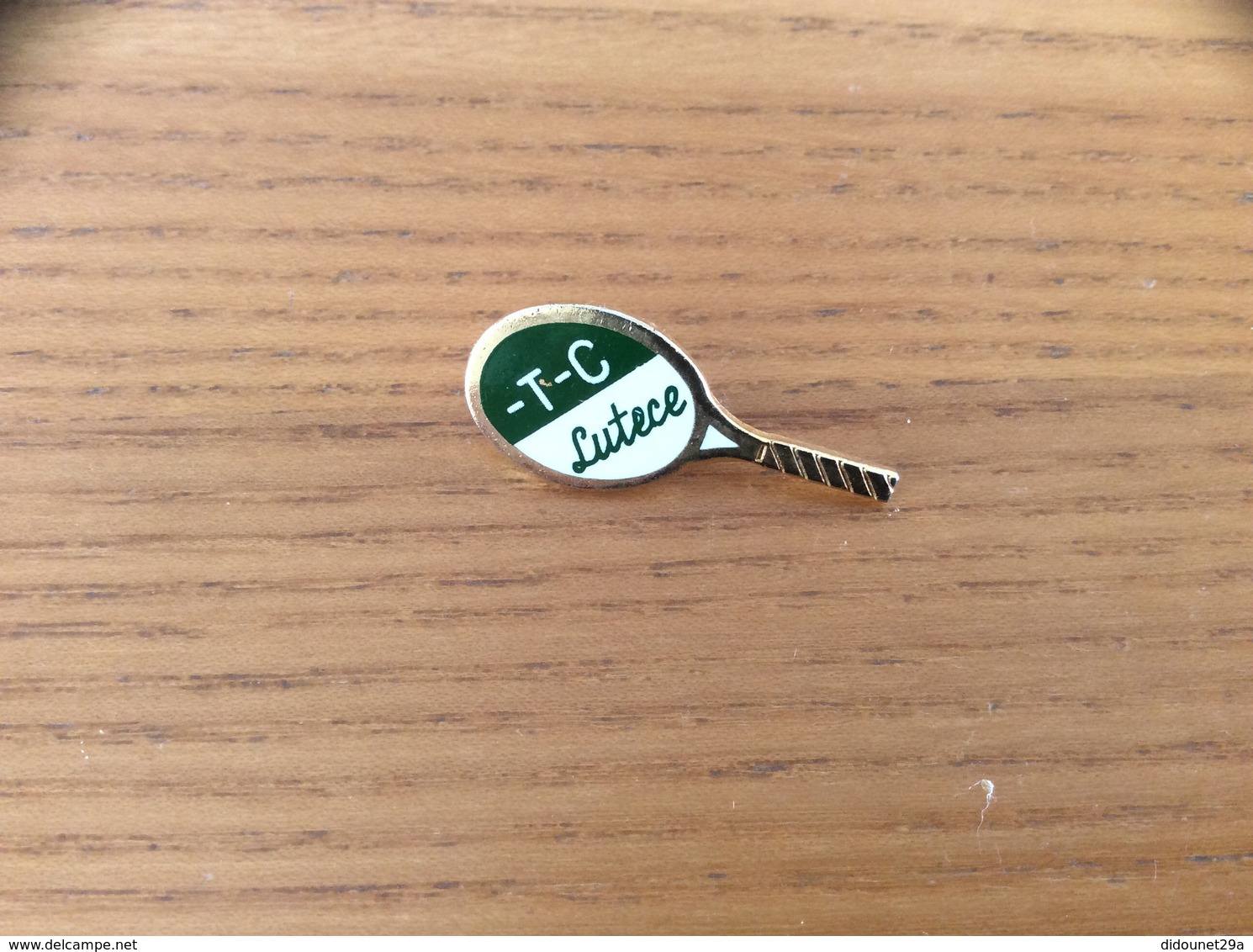 Pin’s « TC Lutece » (Tennis Club Paris) - Tennis