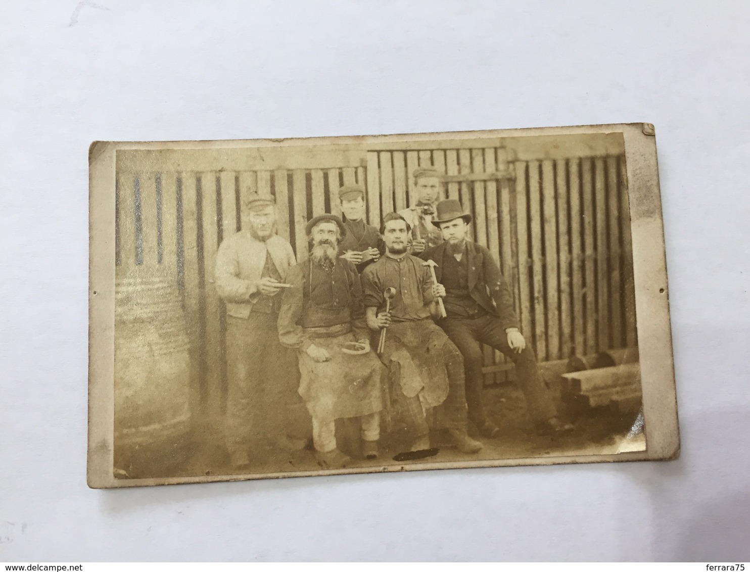 CDV FOTO DI GRUPPO FABBRO MANISCALCO ATTREZZI RITRATTO VICTORIAN - Antiche (ante 1900)