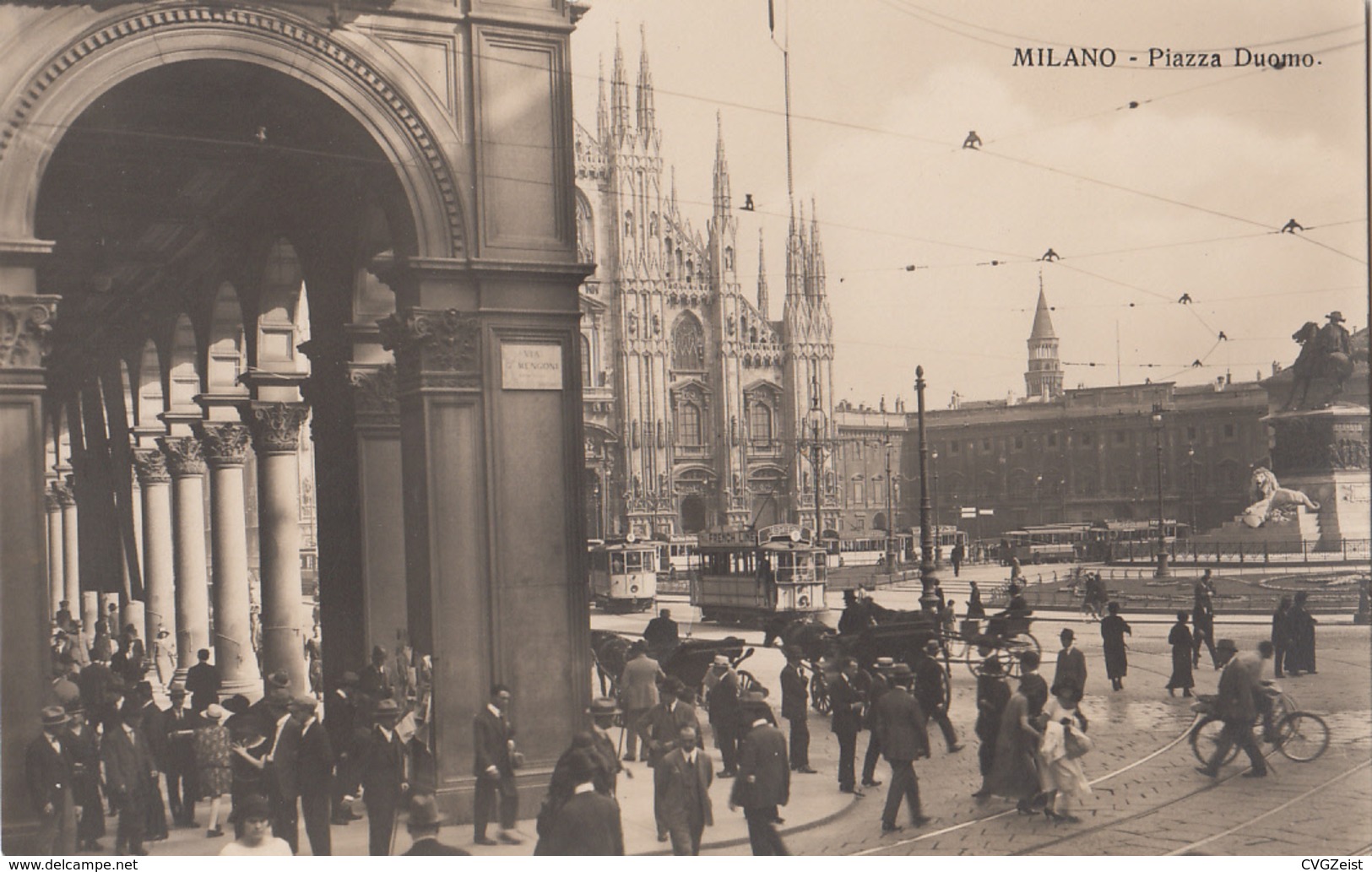 Milano Piazza Duomo Animata Tram - Milano