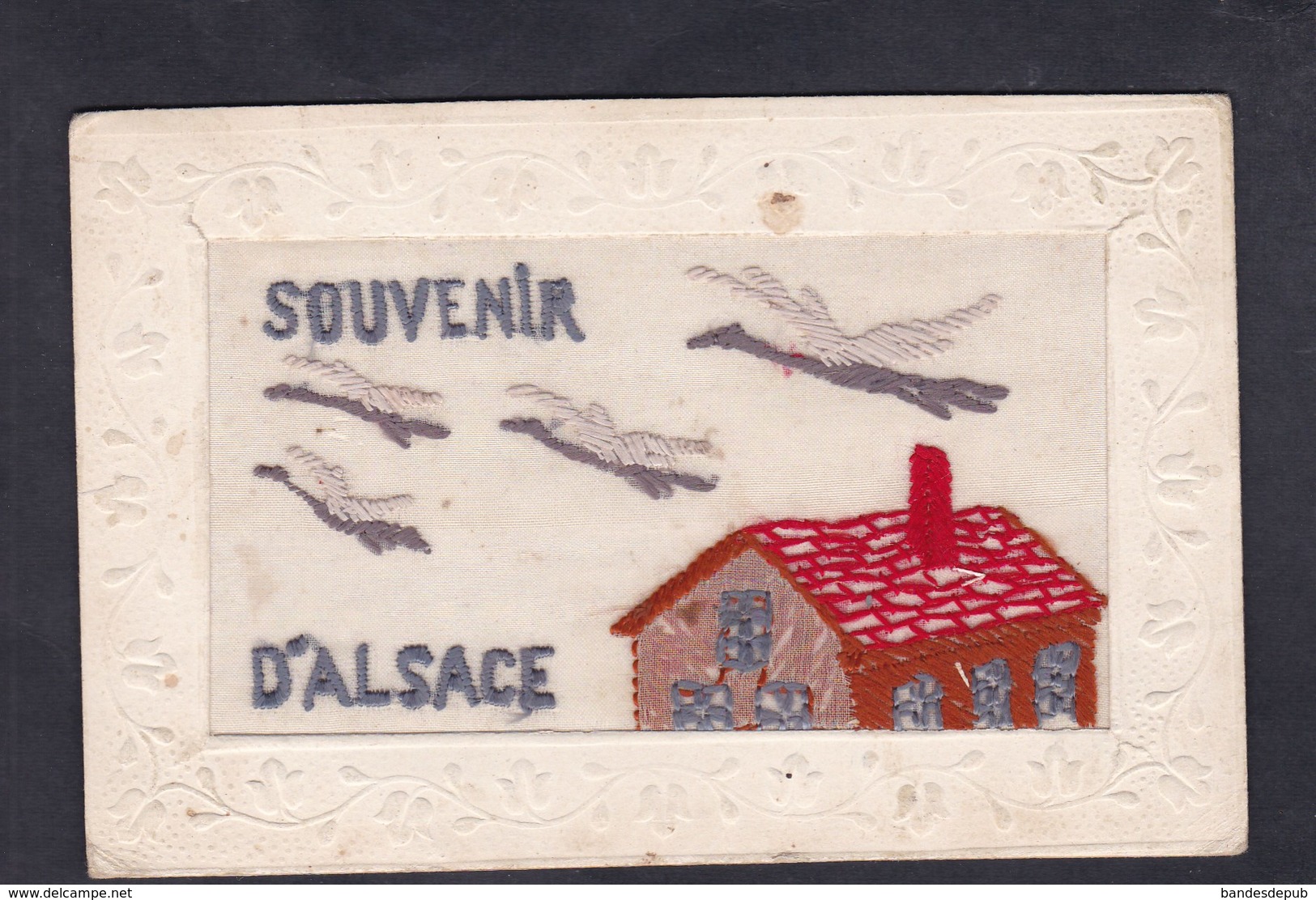 Carte Brodee Souvenir D' Alsace Toit Maison Cigognes Cigogne - Brodées