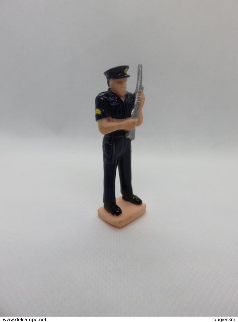 177 - Figurine Policier Américain Avec Fusil Anti-émeute - Other & Unclassified