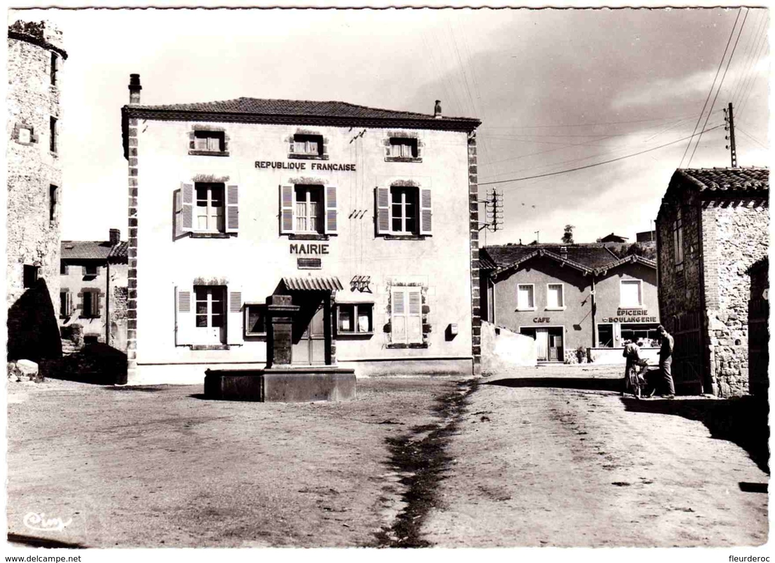 43 - M58657CPM - AZERAT - Place De La Mairie - Très Bon état - HAUTE-LOIRE - Sonstige & Ohne Zuordnung