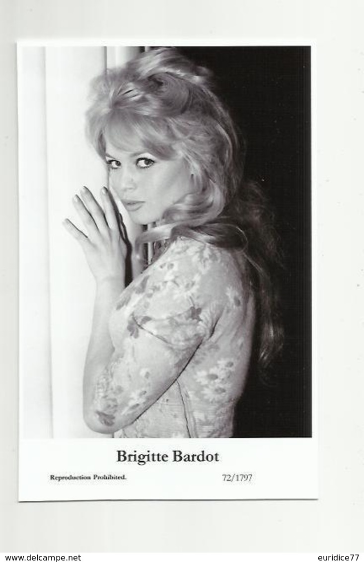 BRIGITTE BARDOT - Film Star Pin Up PHOTO POSTCARD - 72/1797 Swiftsure Postcard - Artistas