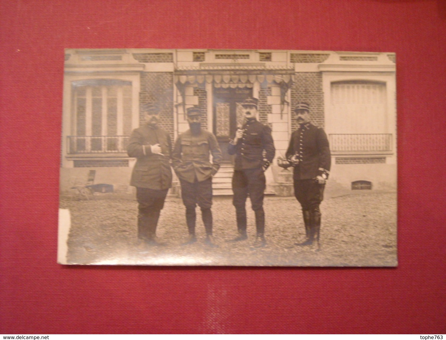 Carte Postale Photo , Montjay La Tour ,Fevrier 1915 , Lieutenants Aristocrates En Uniforme - Uniformes