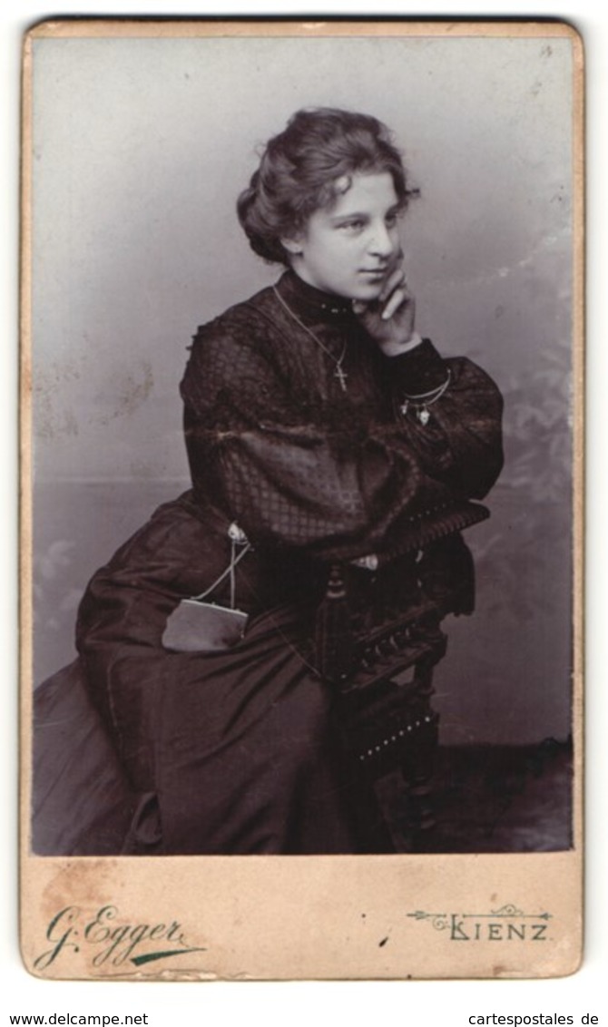 Fotografie G. Egger, Lienz, Portrait Junge Dame In Schwarz - Personnes Anonymes