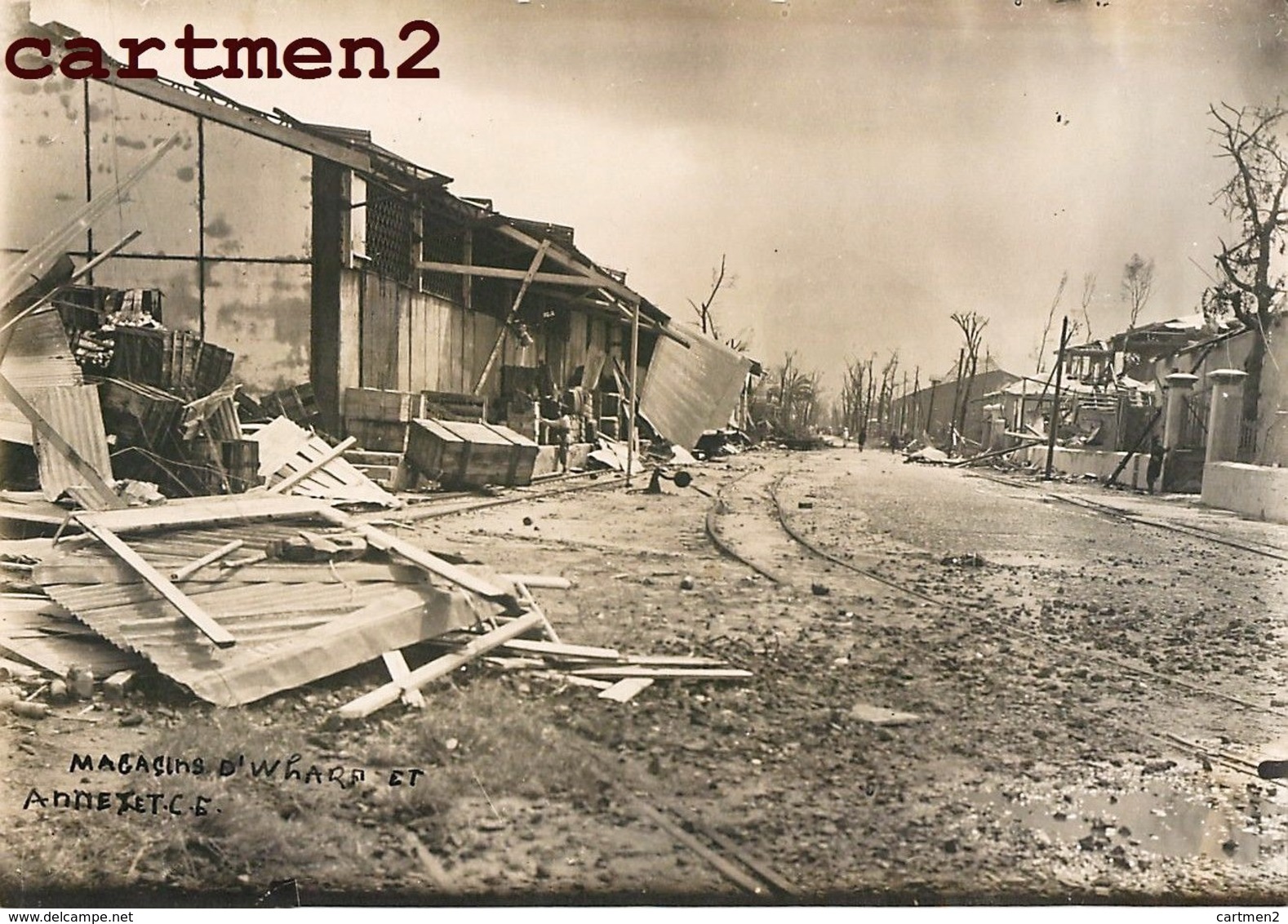 MADAGASCAR TAMATAVE PASSAGE DU CYCLONE MAGASINS DU WHARF ET ANNEXE PHOTOGRAPHIE ANCIENNE 927 AFRIQUE CATASTROPHE - Madagascar