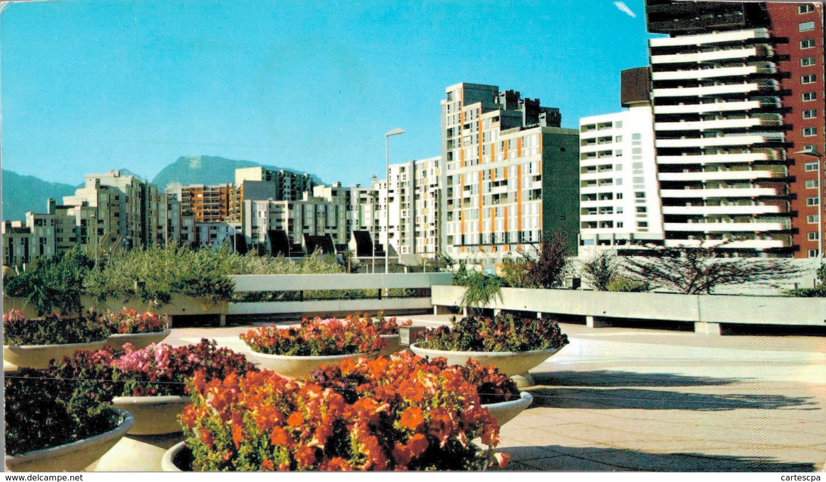 Grenoble Vue Partielle De La Villeneuve 1985 Probleme De Scan CPM Ou CPSM - Grenoble