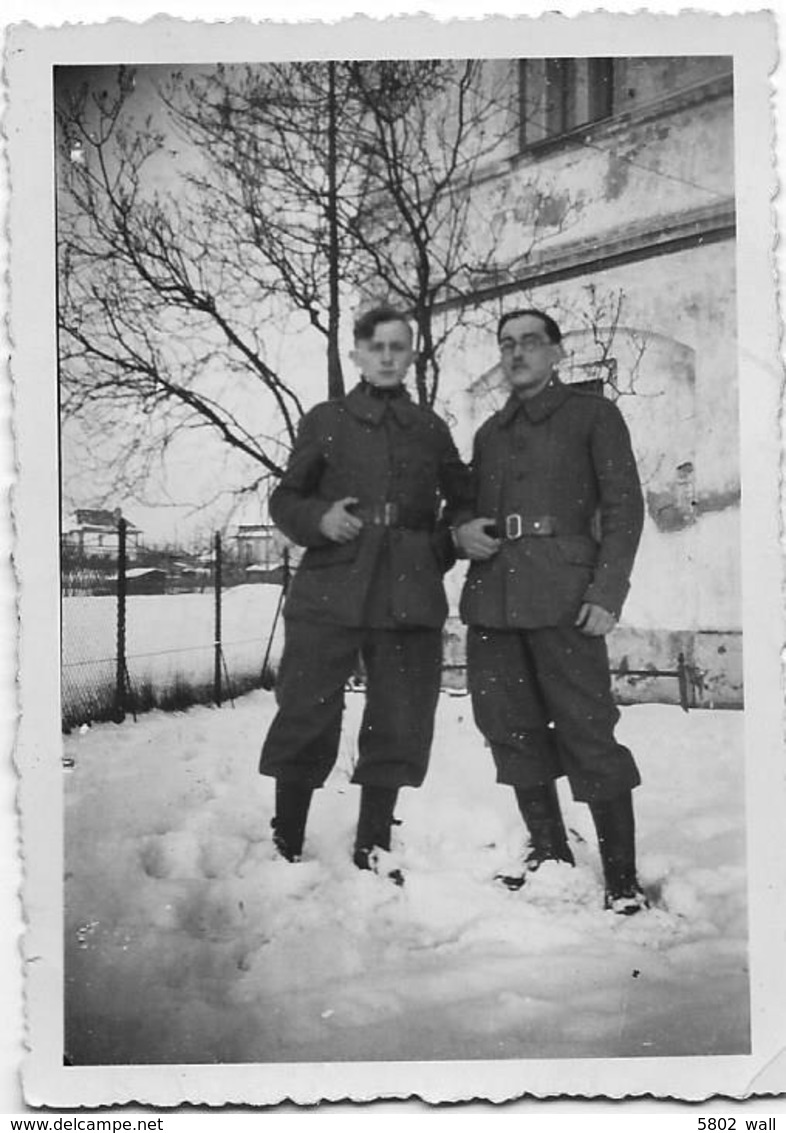PHOTO ORIGINALE : Deux Soldats Belges Prisonniers Au Stalag VIIIA - Guerre, Militaire