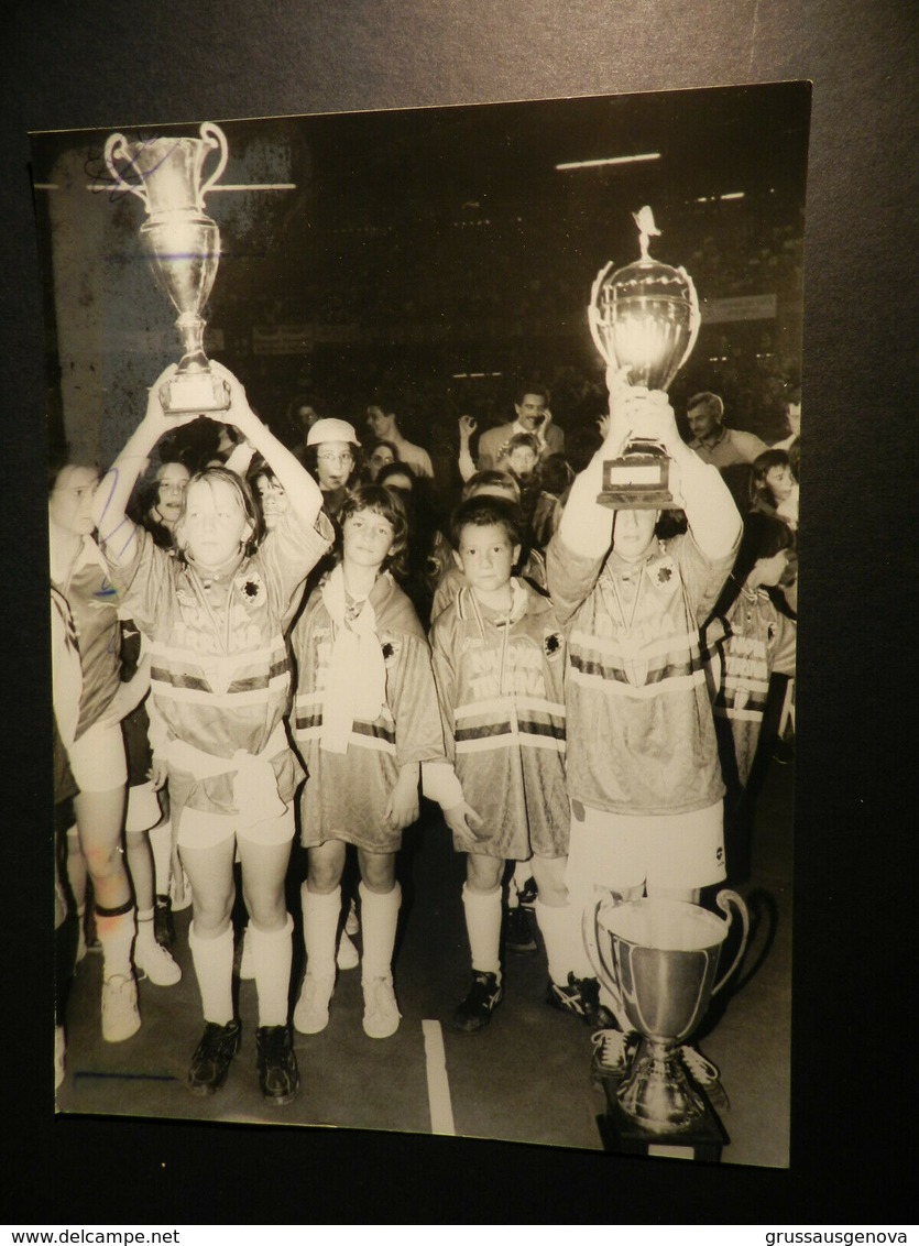 2.1) SAMPDORIA TORNEO RAVANO VINCITORI 2 TORNEI  DATATA 1996 FOTOGRAFIA 24 X 18 Cm NON COMUNE - Sport