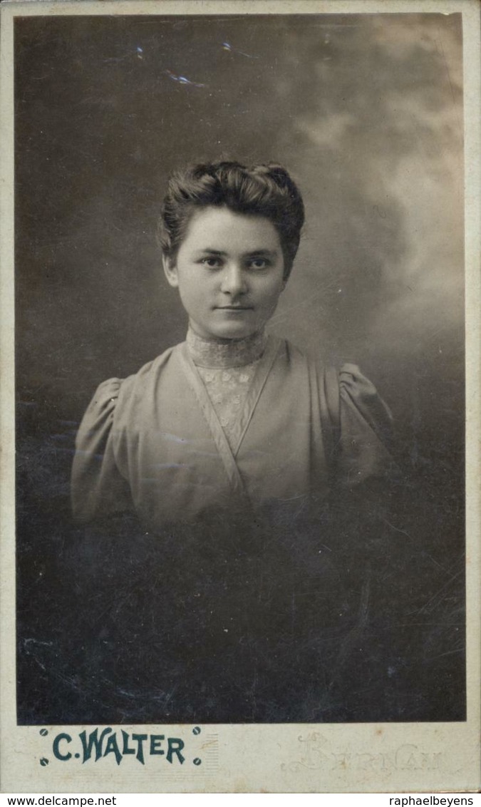 CDV Portrait Buste Femme Robe Croisée Poitrine Camille Walter Bernay - Anciennes (Av. 1900)