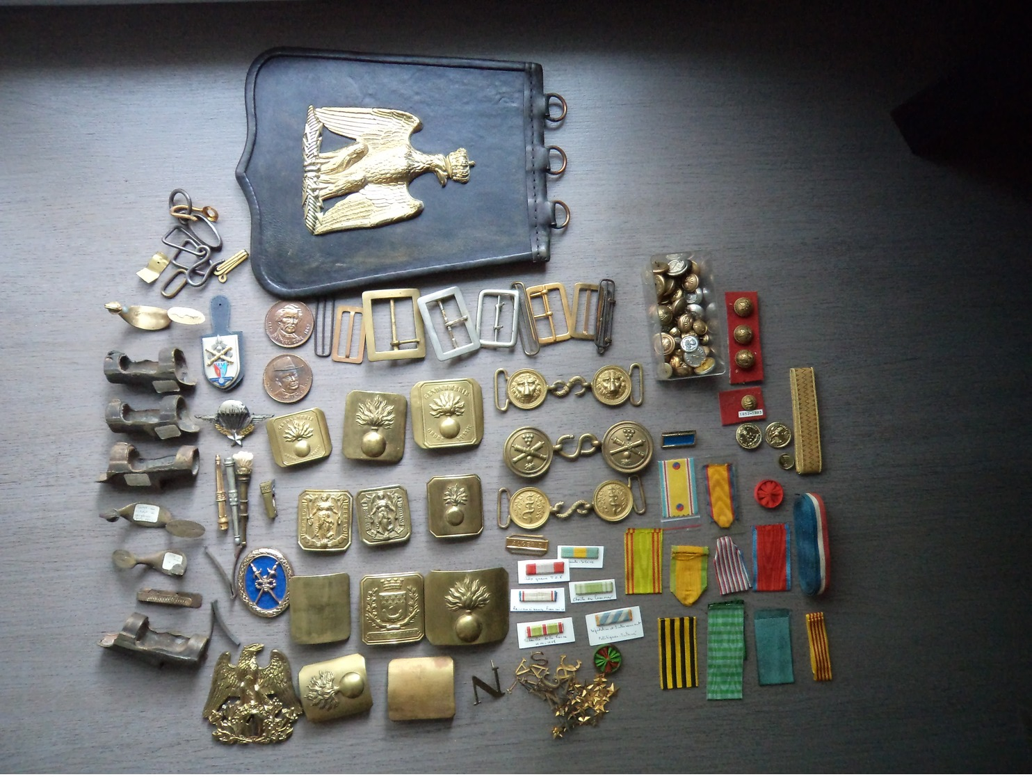 Lot D'objets Militaire 2eme Empire Boutons Plaque De Ceinturons Etc... - Equipement