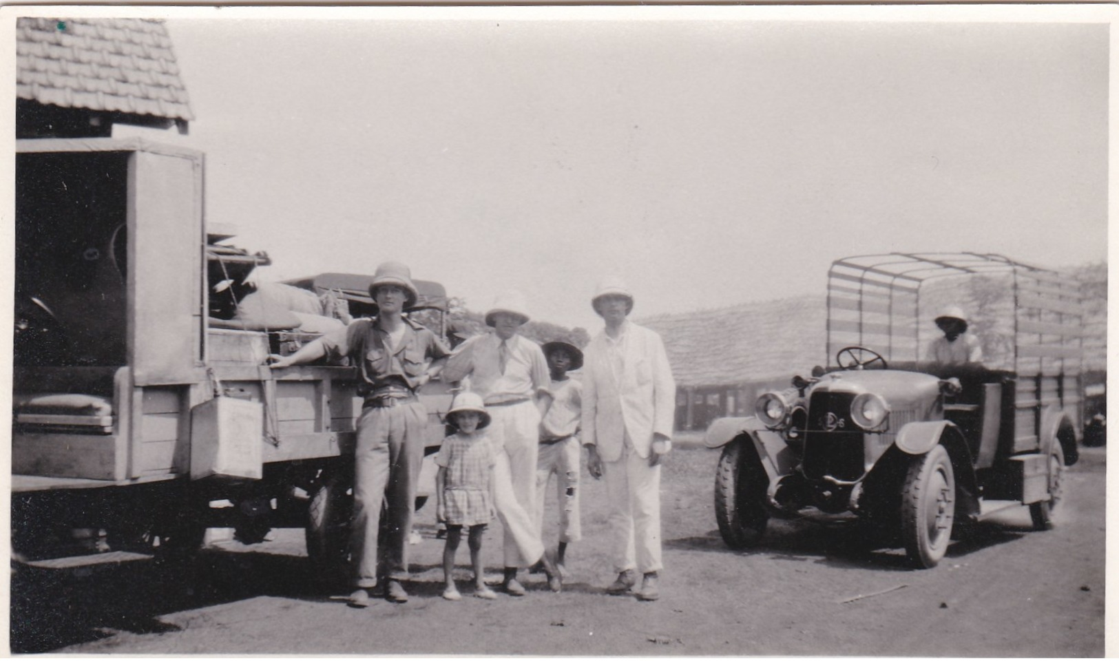 PHOTO AVEC VOITURE VOIR RECTO ET VERSO , Vendu Telle Que C'est - Automobiles