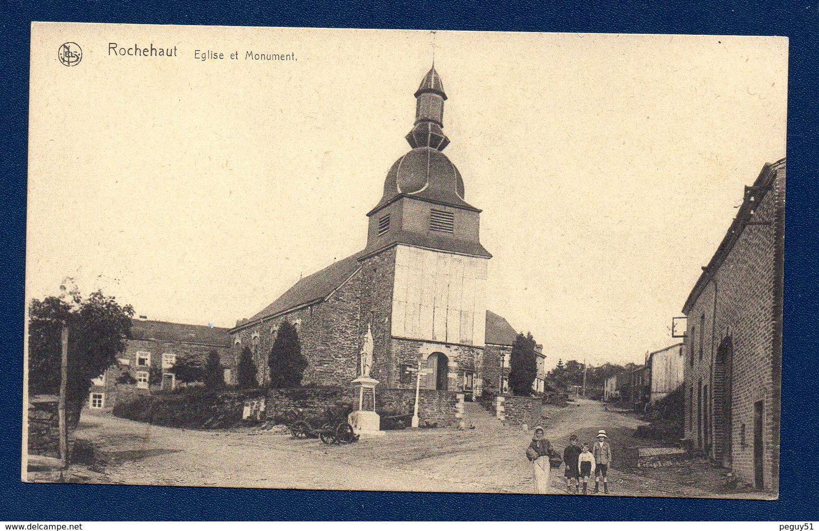 Rochehaut (Bouillon). Eglise Saint-Firmin Et Monument Aux Morts (1914-18 Et 1940-45).Enfants. - Bouillon