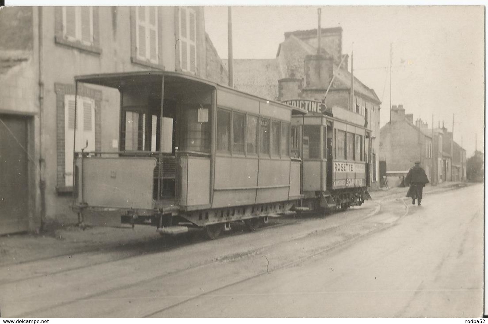 Photo - TER  - Tramway En Gros Plan à Cherbourg - Manche - 50  - Pub - Trains